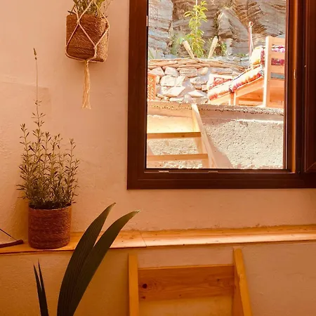 Apartament Krystallia Backyard House *