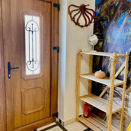 Krystallia Backyard House 公寓 *